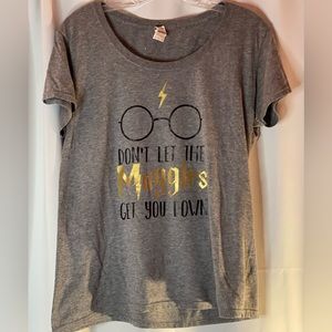 Harry Potter T Shirt Muggles Size Large Gold lightning bolt